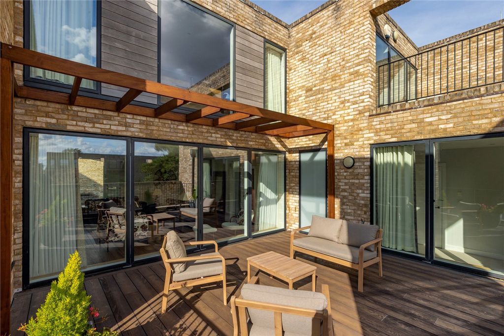 Property photo 3 of 17 Terrace