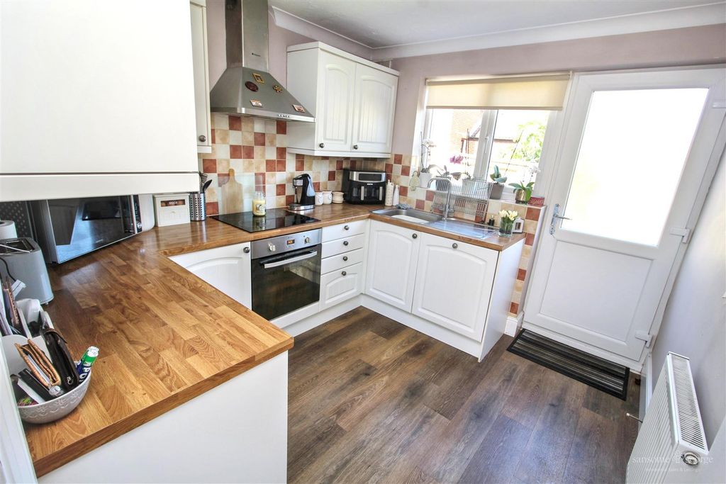 Property photo 2 of 12 Kitchen