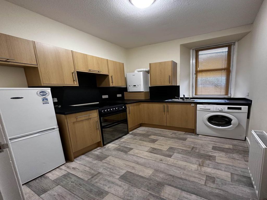 Property photo 1 of 6 32 B Kitchen