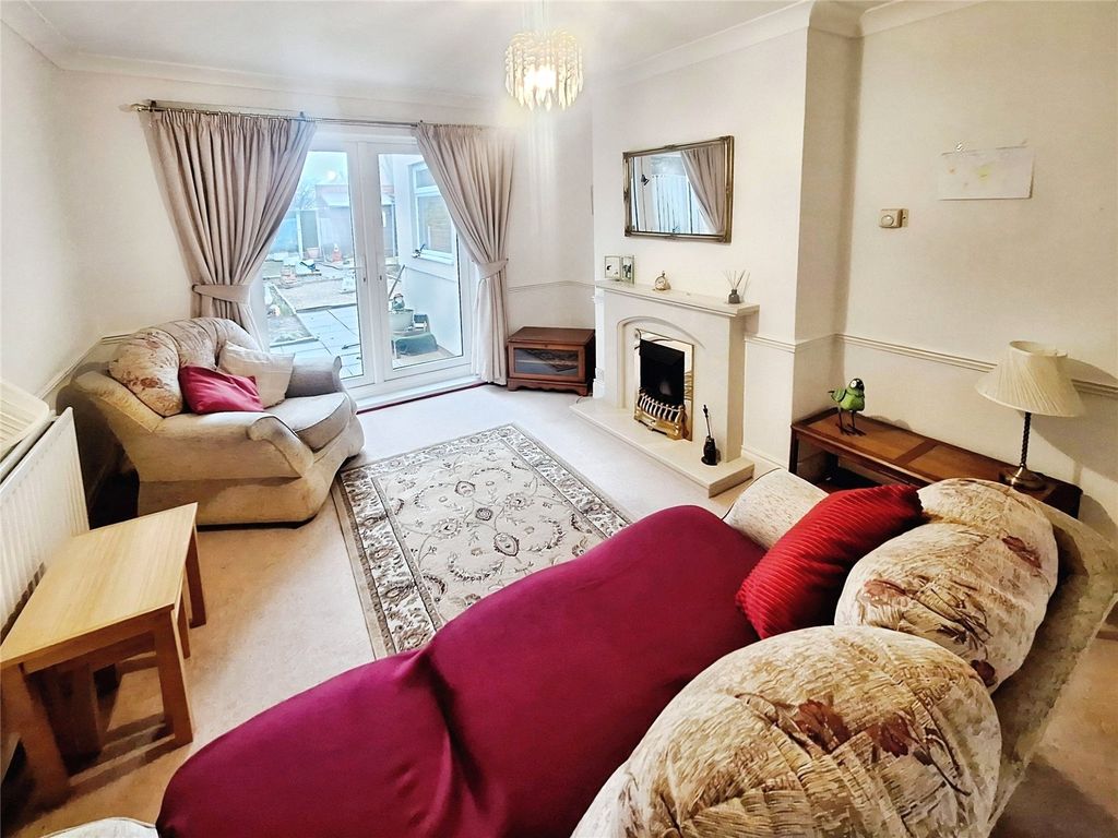 Property photo 2 of 13 Lounge