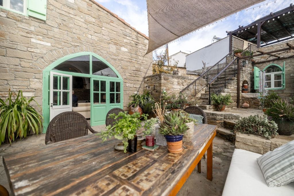 Property photo 2 of 43