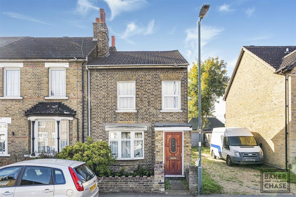 Property photo 1 of 25 Front Garden