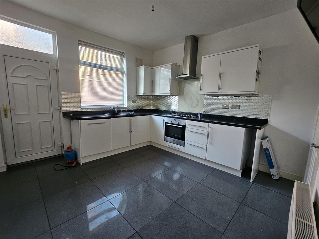 Property photo 1 of 6 Dining Kitchen