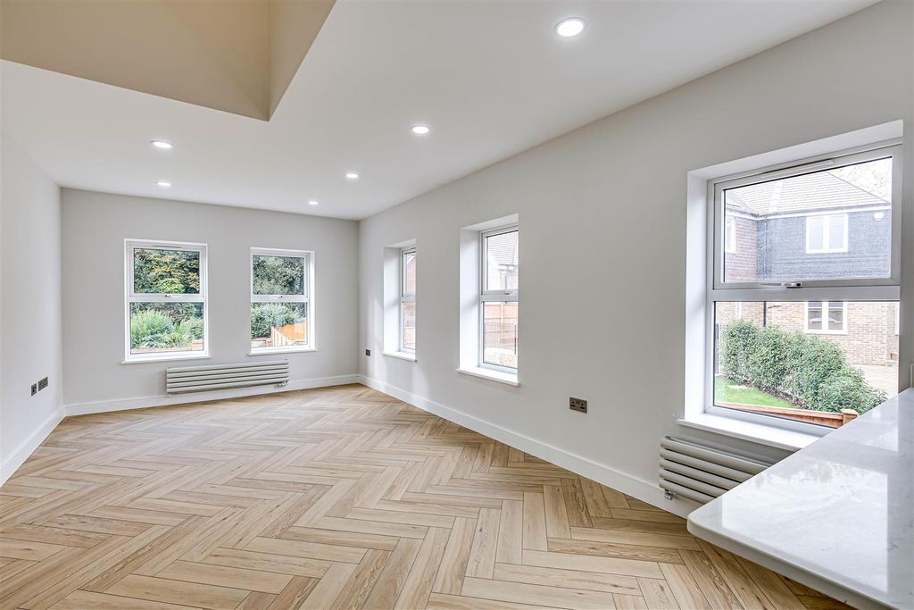 Property photo 2 of 16 4 Reception Room.Jpg