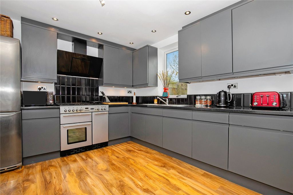 Property photo 3 of 29 Picture No. 25