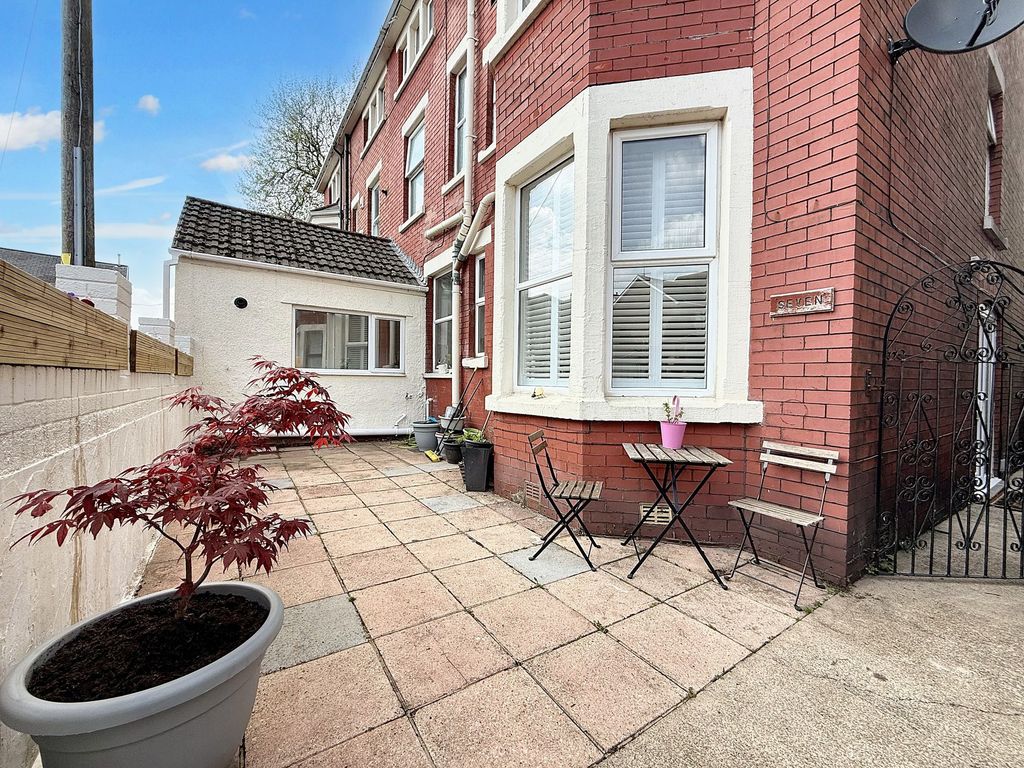 Property photo 3 of 42