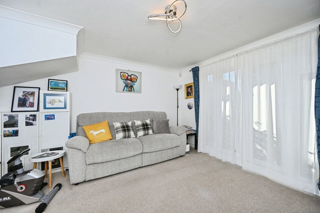 Property photo 3 of 17 Living Room