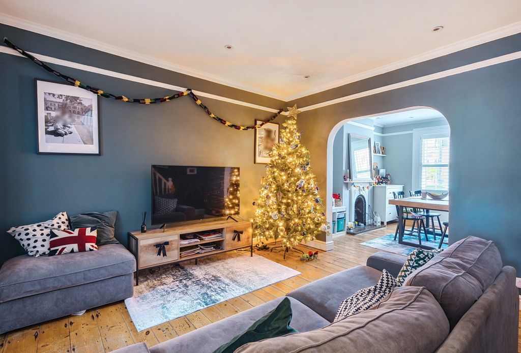 Property photo 2 of 12 Sitting Room