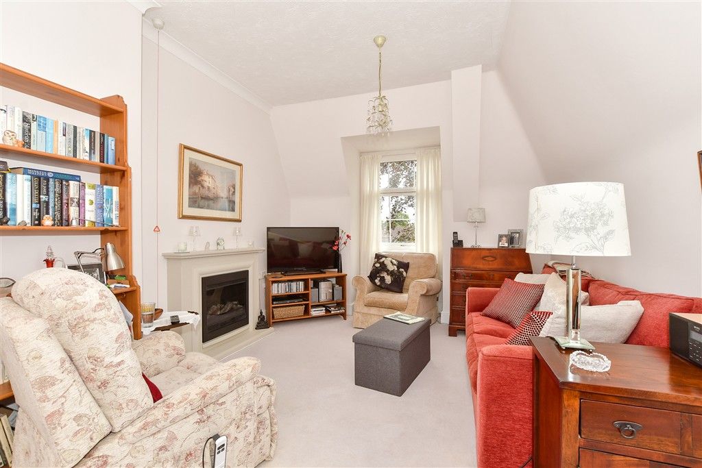 Property photo 2 of 10 Lounge