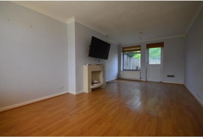 Property photo 2 of 11 Maple Lounge 2.Png