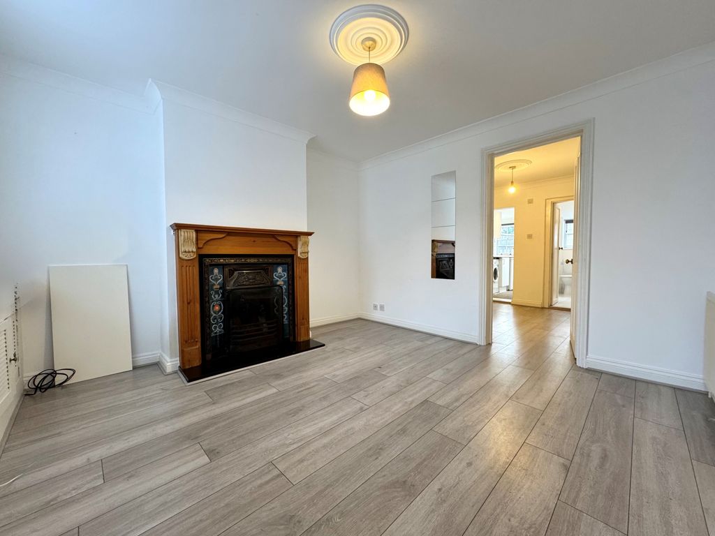 Property photo 2 of 9 Gallery