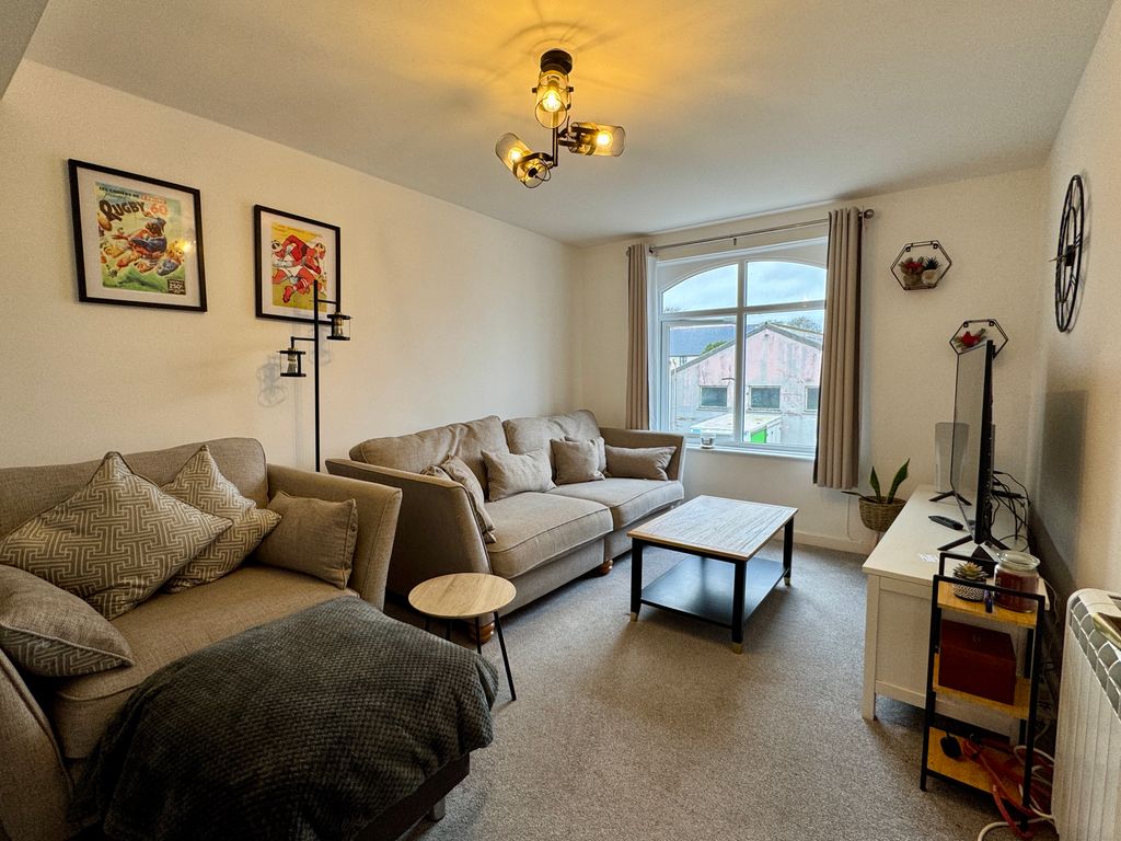 Property photo 2 of 8