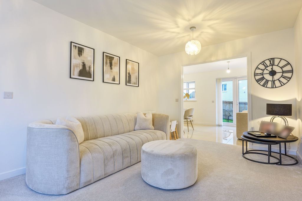 Property photo 2 of 31