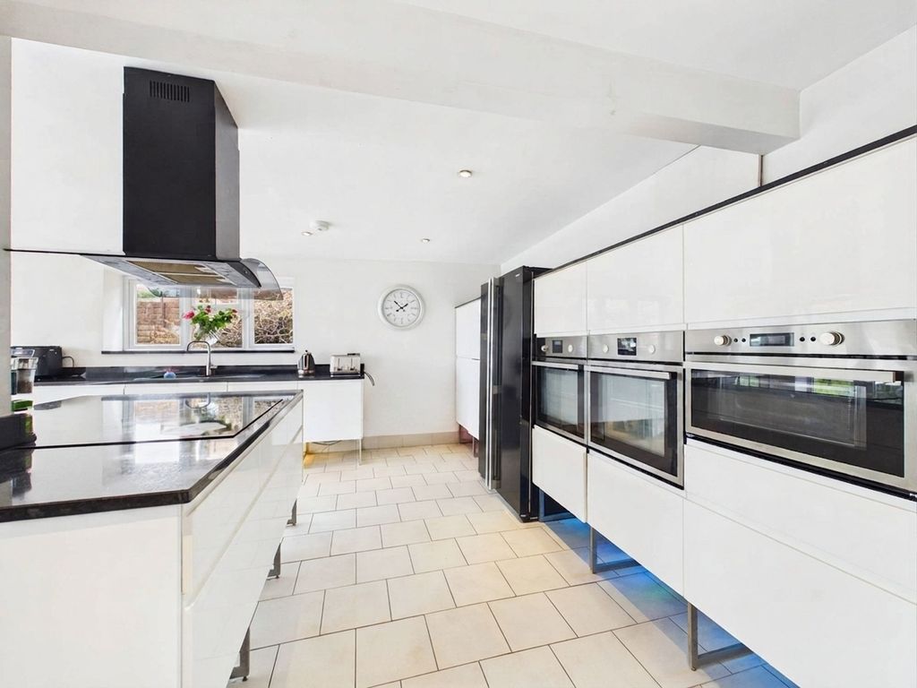 Property photo 3 of 28 Open-Plan Kitchen/Living