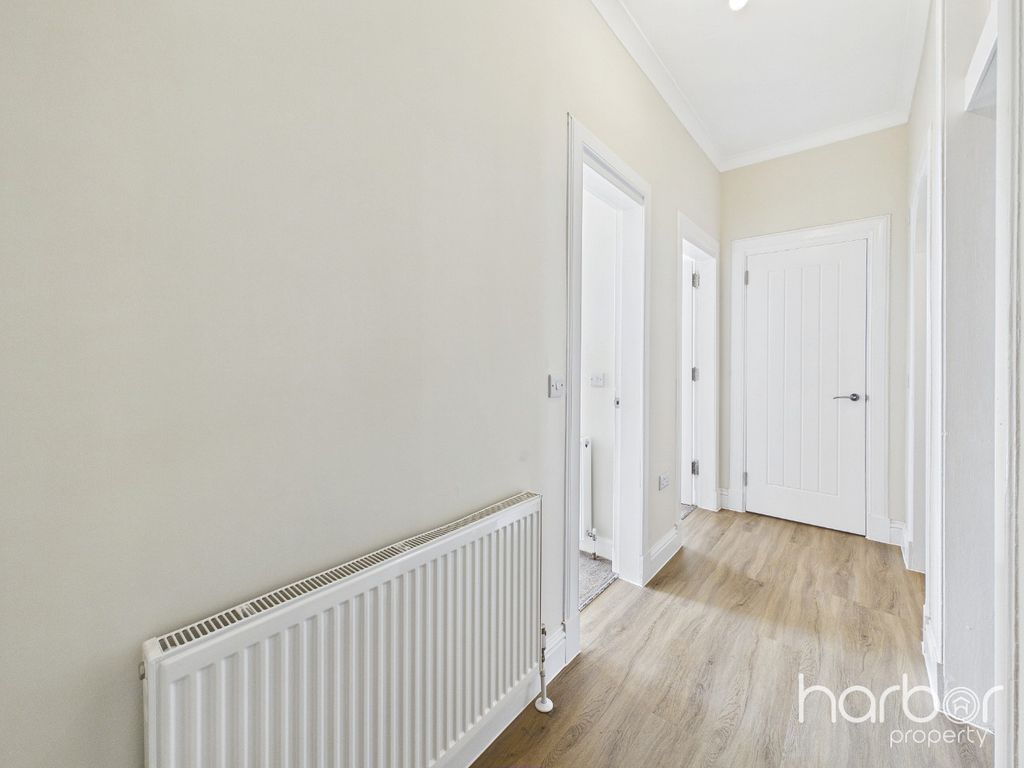 Property photo 2 of 18 5165915