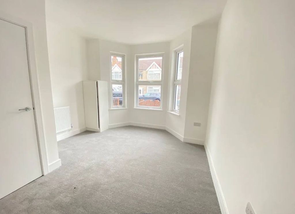 Property photo 2 of 6 Gallery