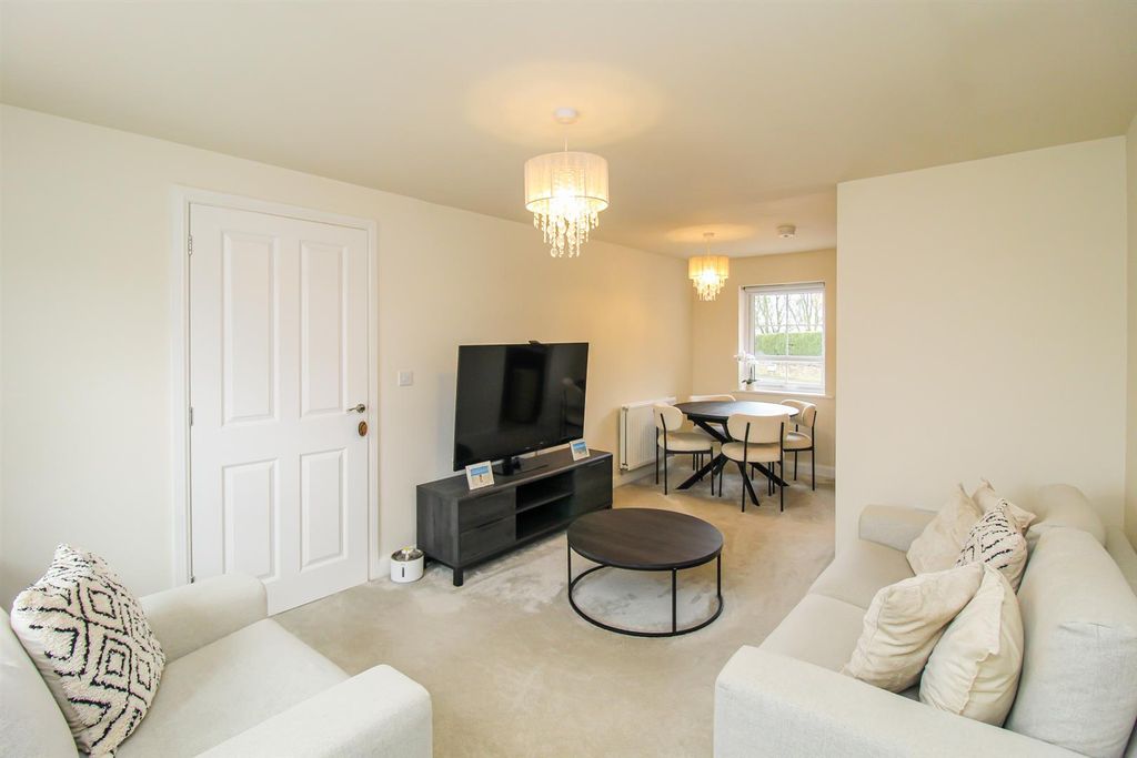 Property photo 3 of 9 Lounge/Diner