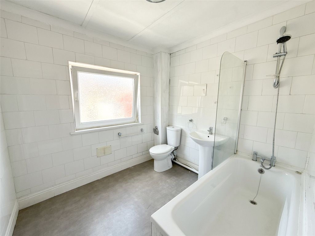 Property photo 3 of 20 Bathroom