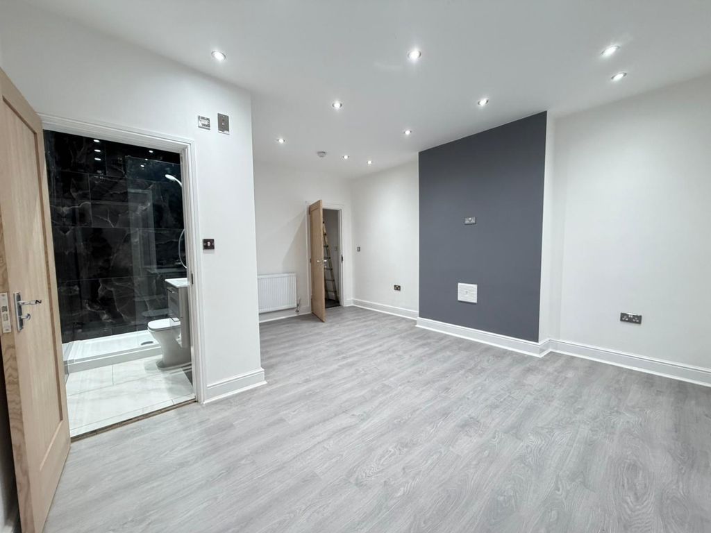 Property photo 3 of 7 c1622528-4c39-4A05-B3F0-154003A2F360