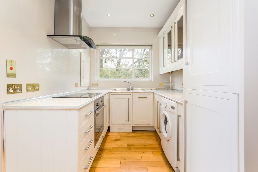 Property photo 2 of 12 Ossulton Way (5)
