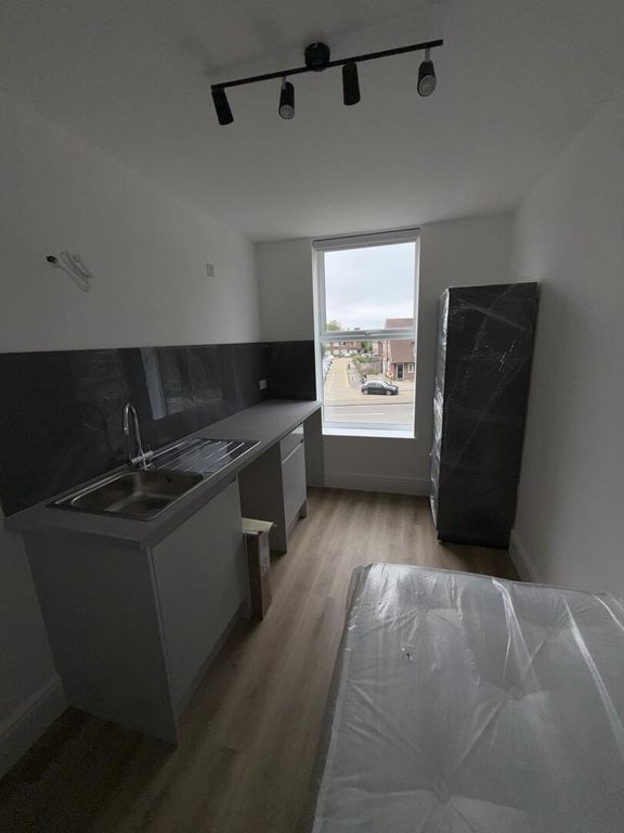 Property photo 2 of 8 Kitchen