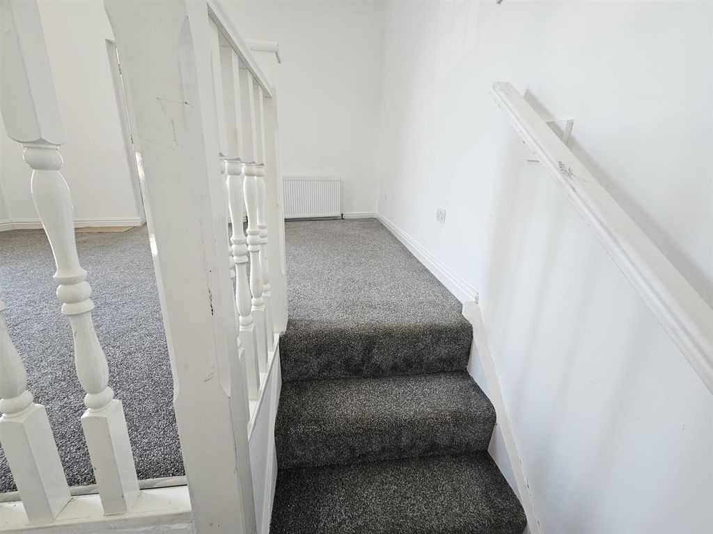 Property photo 3 of 19 2.Jpeg