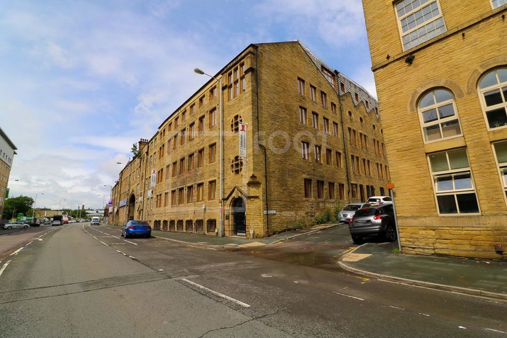 Property photo 2 of 39