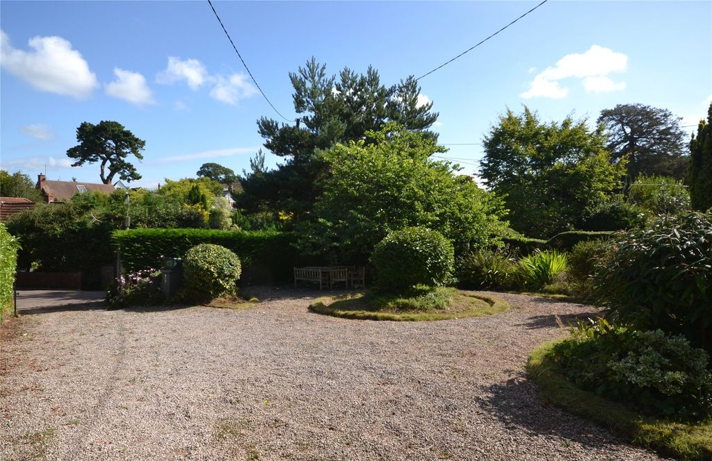 Property photo 2 of 21 Front Garden