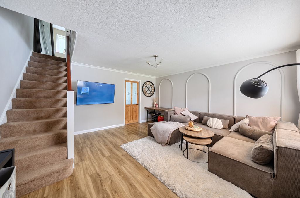 Property photo 2 of 12 1472212-6-6A2Bf34...