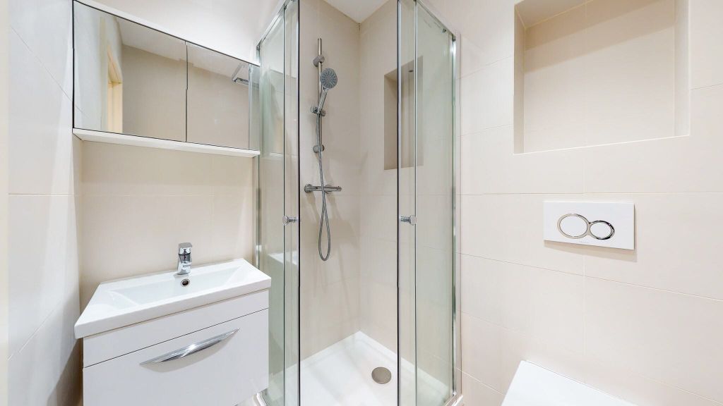 Property photo 3 of 11 Bathroom