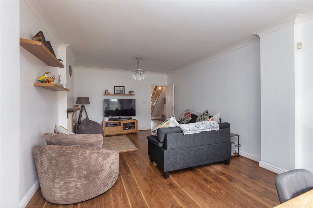 Property photo 3 of 27