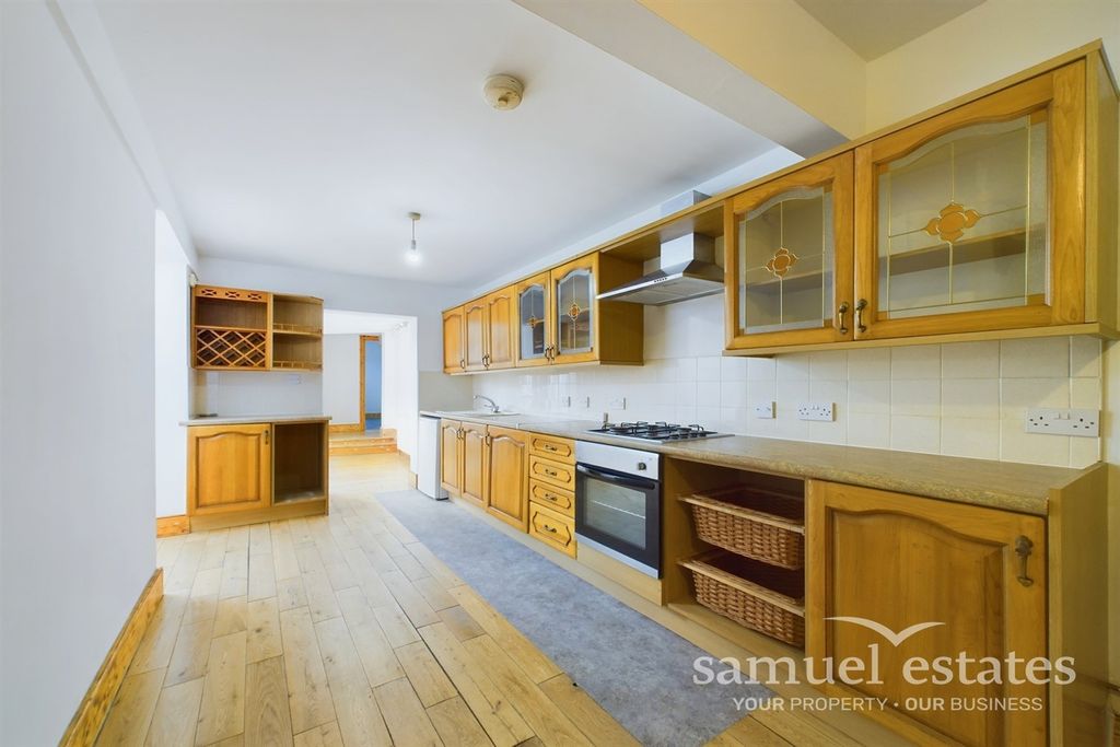 Property photo 2 of 12 Kitchen