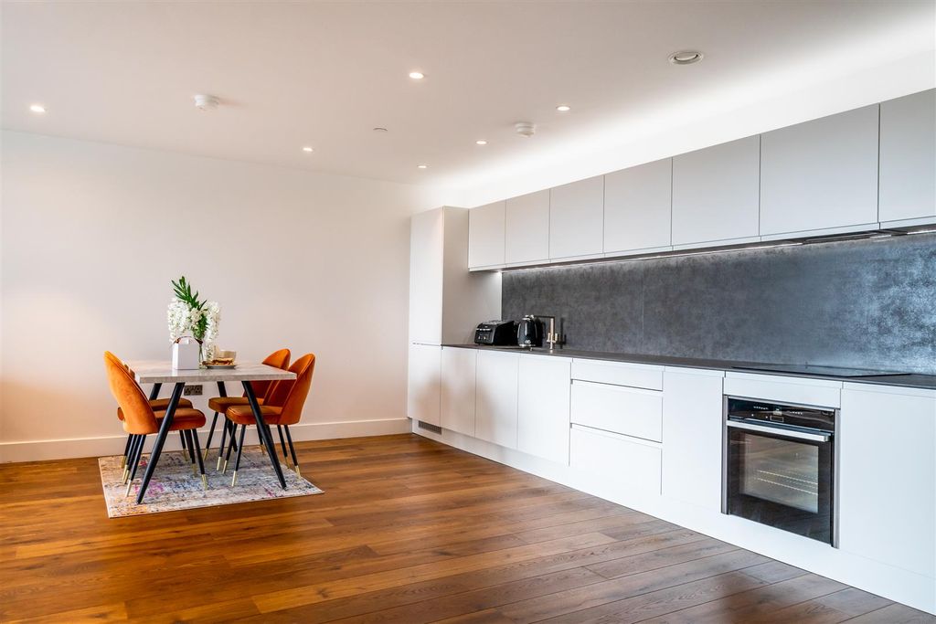 Property photo 3 of 12 Rydale House 611-13.Jpg