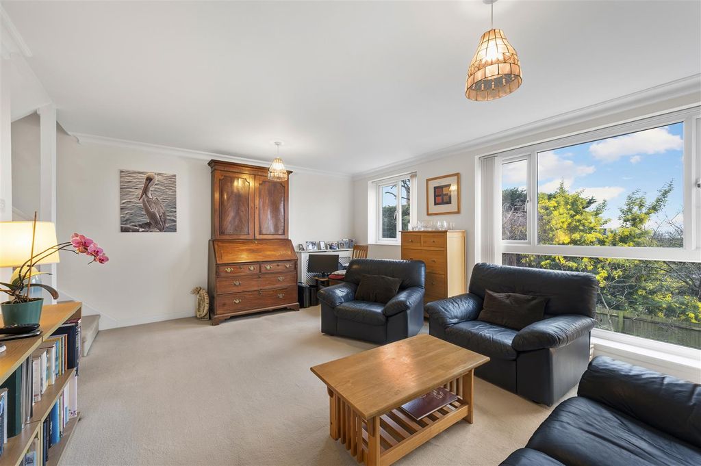 Property photo 2 of 14 6 Hillview-3.Jpg