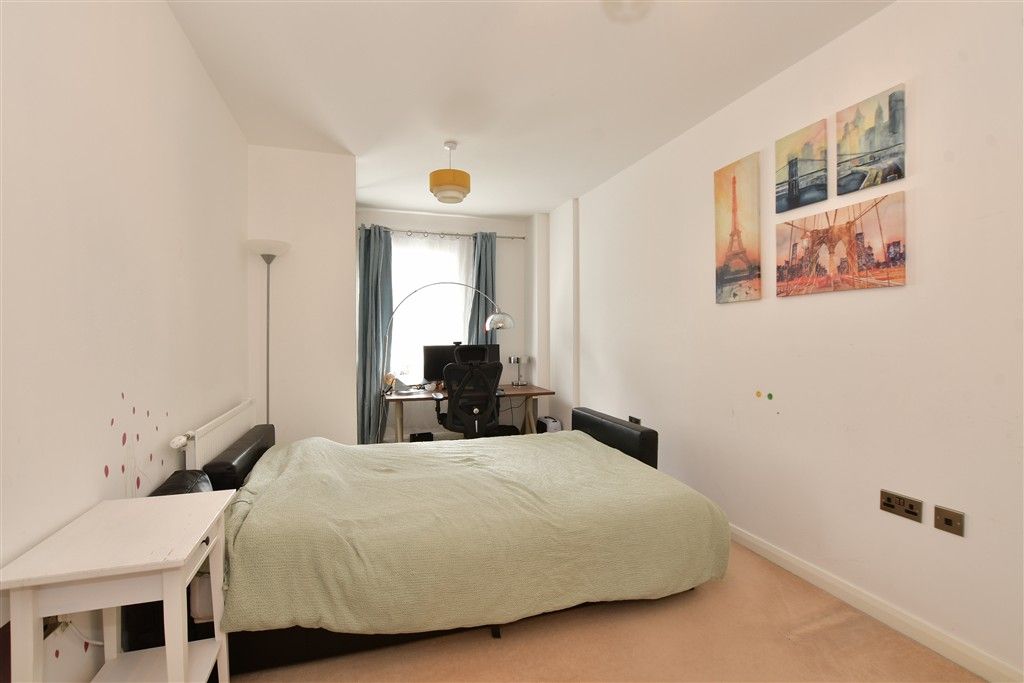 Property photo 1 of 18 Bedroom 1