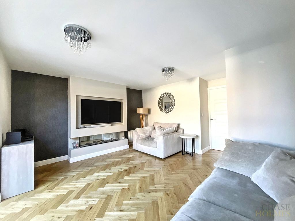 Property photo 2 of 23