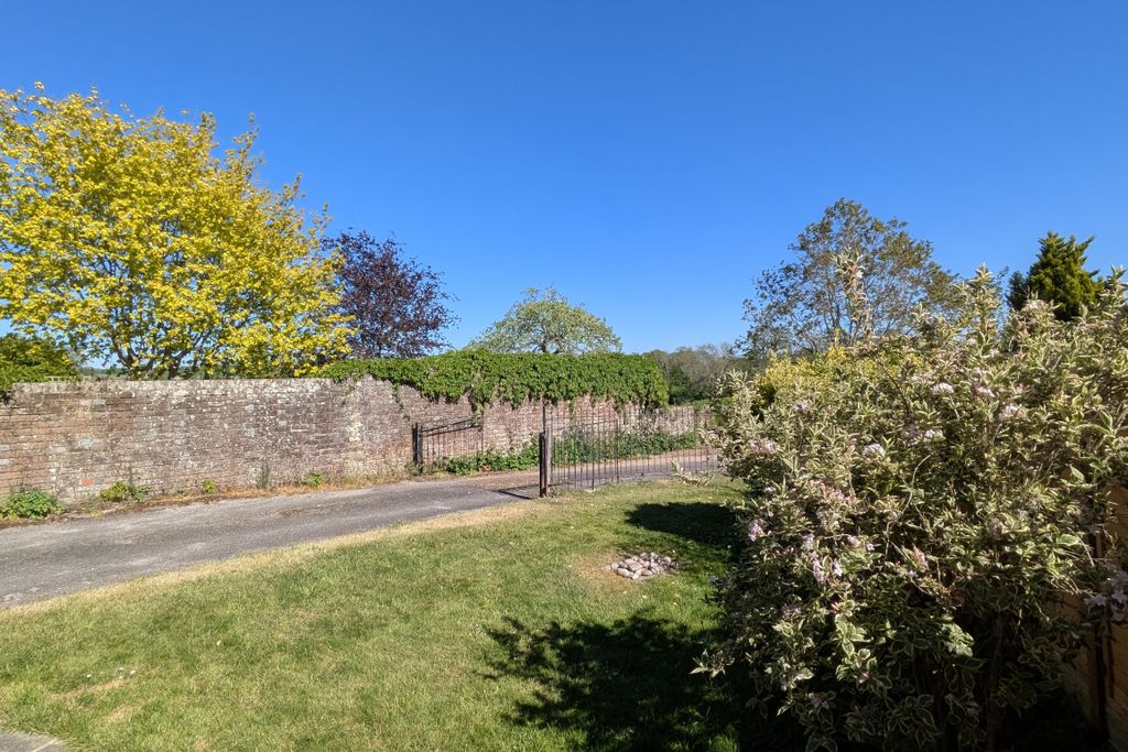 Property photo 3 of 12 Garden And Neighbours Drive