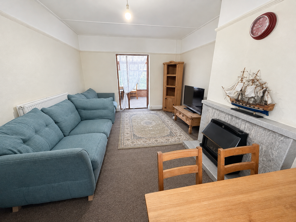 Property photo 3 of 10 Living