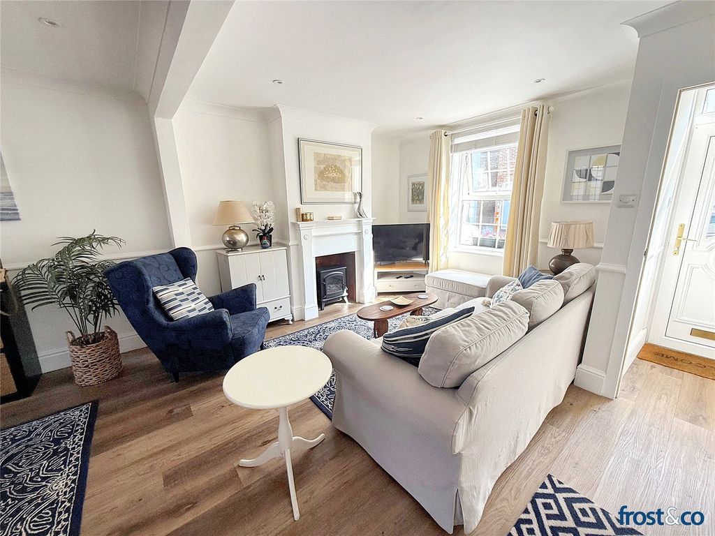 Property photo 3 of 15 Lounge