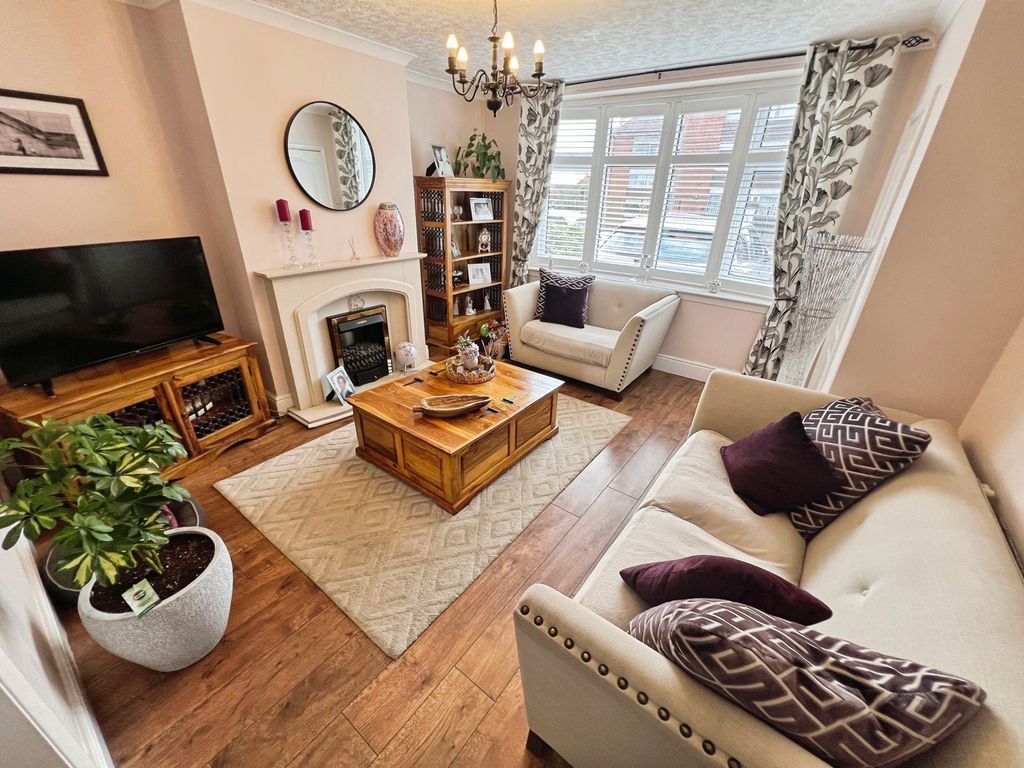Property photo 2 of 18 Lounge 2