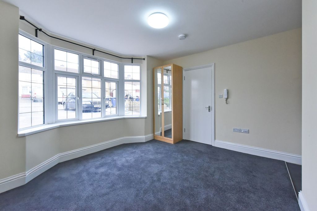 Property photo 1 of 3