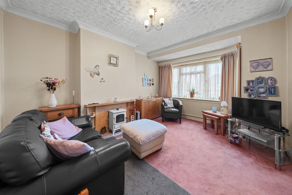 Property photo 3 of 10 Lounge