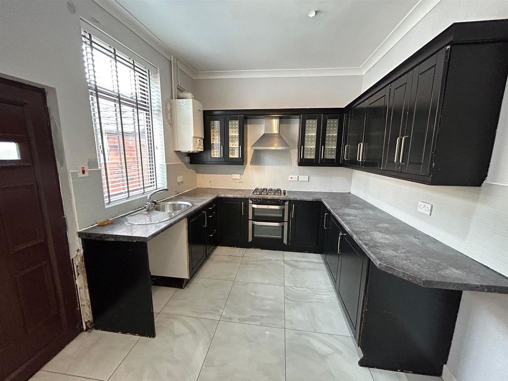 Property photo 3 of 6 Kitchen.Jpg