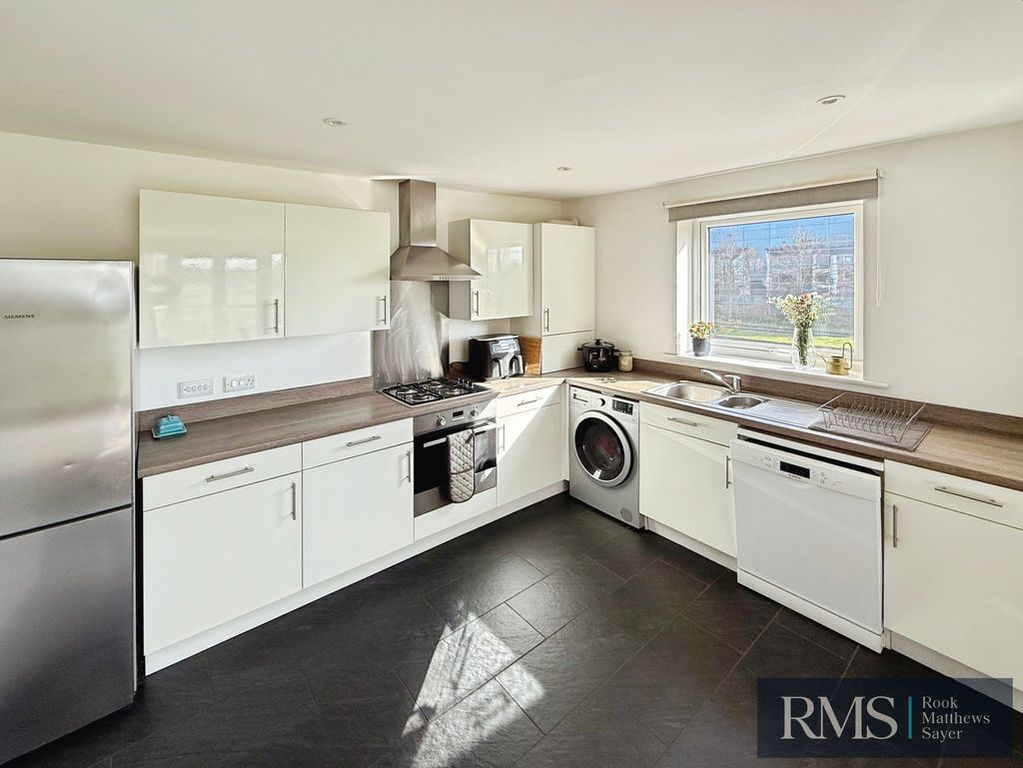 Property photo 3 of 7 Photo 6