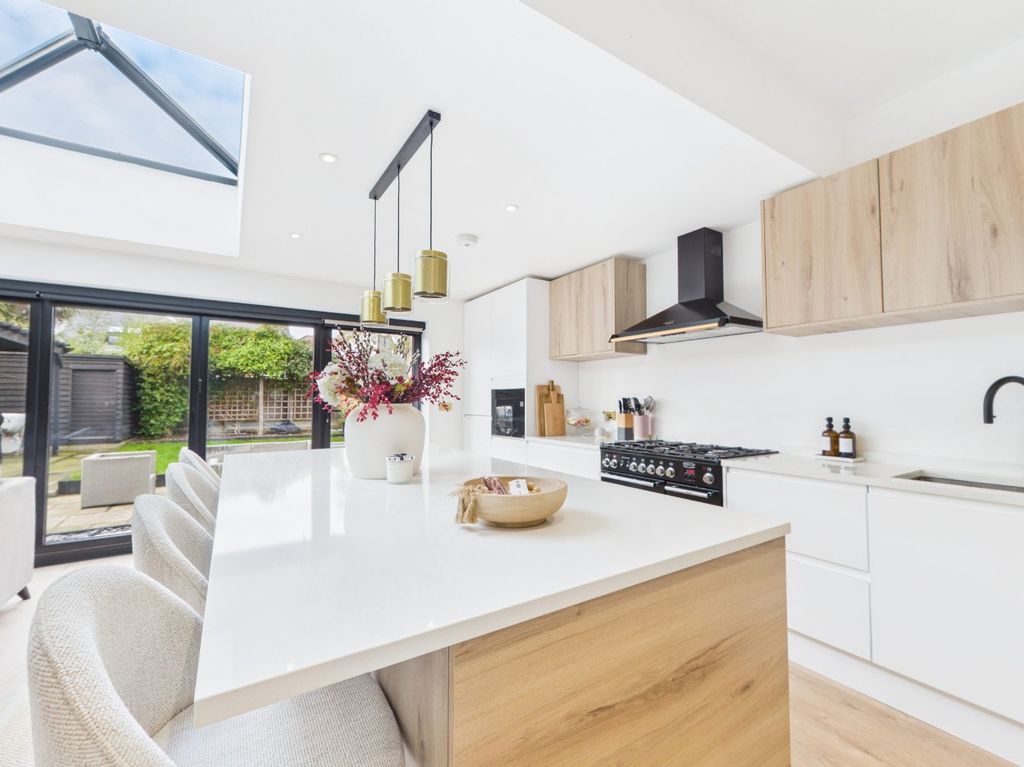 Property photo 3 of 23 4815475