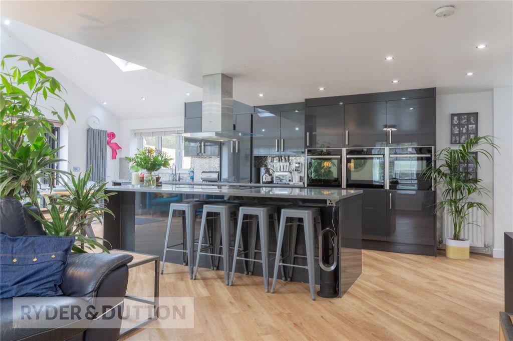 Property photo 2 of 44 Family Kitchen Diner