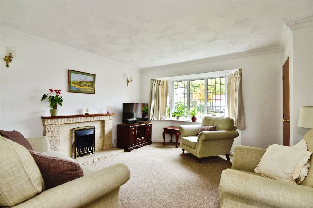 Property photo 2 of 23 Picture No. 15