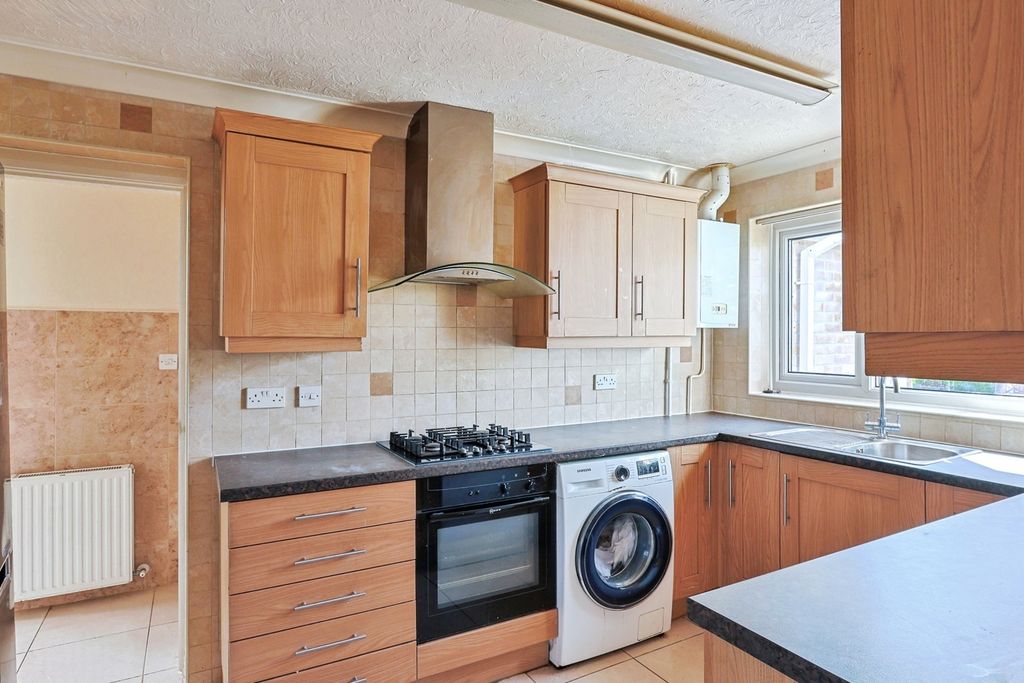 Property photo 3 of 20 Kitchen