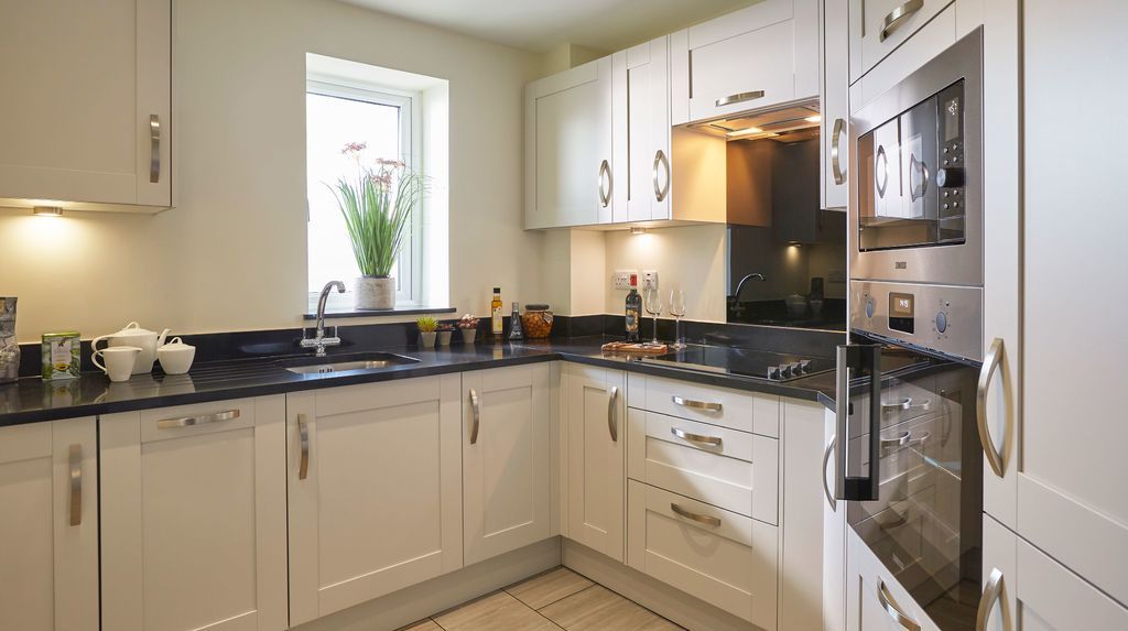 Property photo 3 of 11 Kitchen