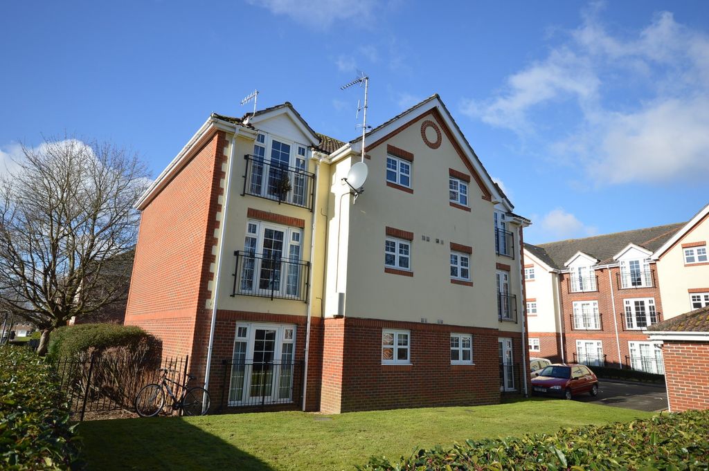 Property photo 1 of 7 Front Apartment To Rent In Chichester City (Main)